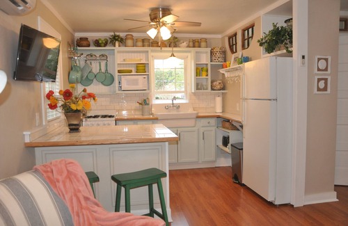 Historic Old Northeast Apartment | Cute studio with courtyard one block from waterfront parks!