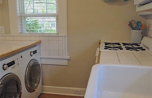 Historic Old Northeast Apartment | Cute studio with courtyard one block from waterfront parks!