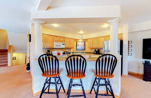 Sunday River Area House | Cute townhome on the slopes with trail access, deck, hot tub & pool