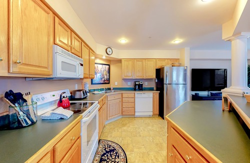 Sunday River Area House | Cute townhome on the slopes with trail access, deck, hot tub & pool