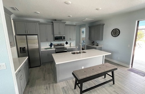 Long Meadow House | Cute villa with river view