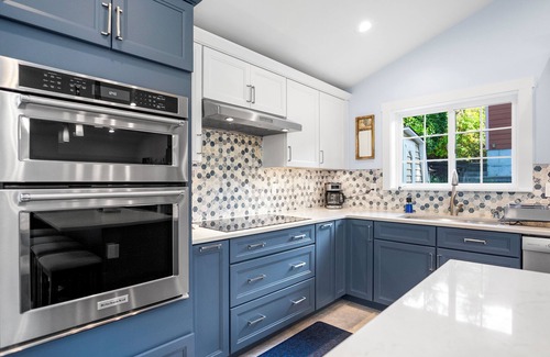 Fairmount Park House | Cute West Seattle Home w Firepit