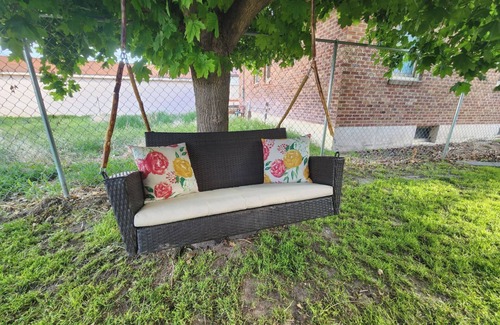 Burley House | Cutecountyfair house, 3 bdrms,fenced back yard and close to all needs in Burley.