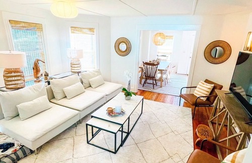 Avon House | Cutest Beach House
