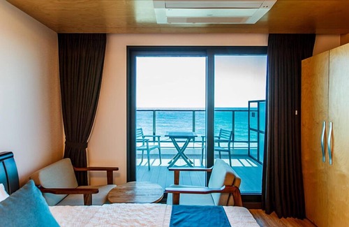 Aewol Hotel | Cutie Pie Hotel