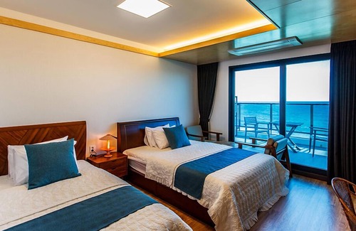 Aewol Hotel | Cutie Pie Hotel