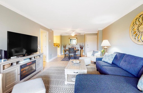Harbour Town Apartment | Cutter Court 923