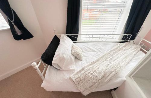 Congerstone Apartment | CV10 City Rose