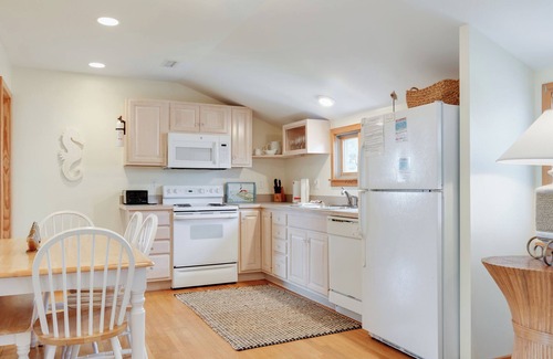 Ocracoke Villa | CV6A: Scotch Bonnet A -2nd floor 1BR villa, spacious living area!