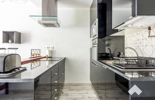Carcavelos Apartment | CVELOS Carcavelos Exquisite Retreat Near the Beach