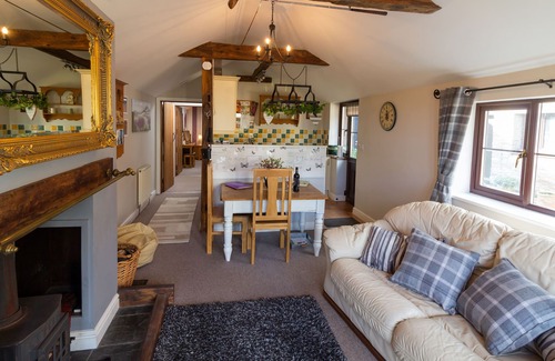 Builth Wells Cottage | CWM DERW COTTAGE, character holiday cottage in Llanafan Fawr