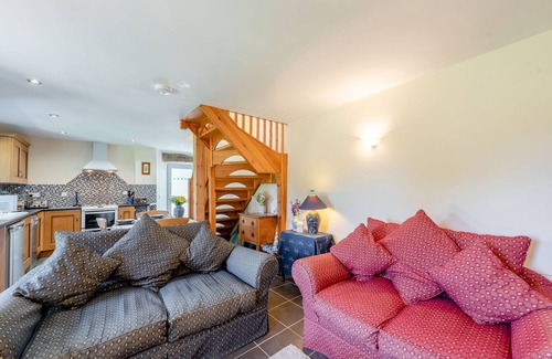 Newcastle Emlyn Cottage | CWMDU COTTAGE, character holiday cottage in Newcastle Emlyn