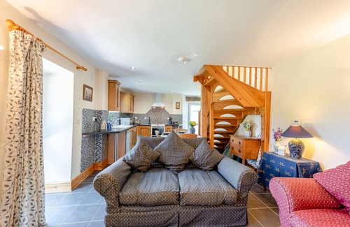 Newcastle Emlyn Cottage | CWMDU COTTAGE, character holiday cottage in Newcastle Emlyn