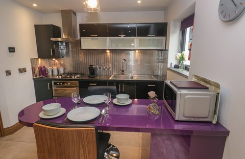 Wiseman's Bridge Cottage | CWTCH APARTMENT - PEN COED, romantic, with a garden in Saundersfoot