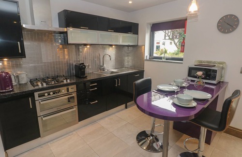 Wiseman's Bridge Cottage | CWTCH APARTMENT - PEN COED, romantic, with a garden in Saundersfoot