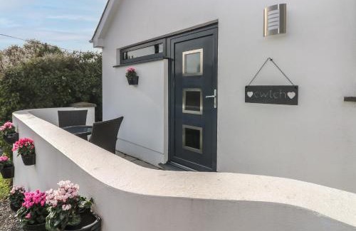Wiseman's Bridge Apartment | Cwtch Apartment - Pen Coed