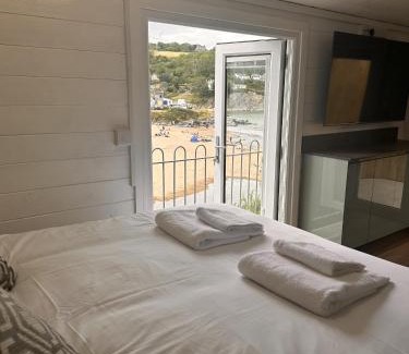 Aberporth House | Cwtch Glanmordy by Aberporth Beach Holidays