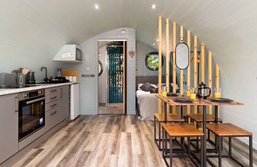 St. Florence Cabin | Cwtch Luxury Glamping Pod