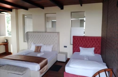 Menikhinna House | cyber city hotel kandy