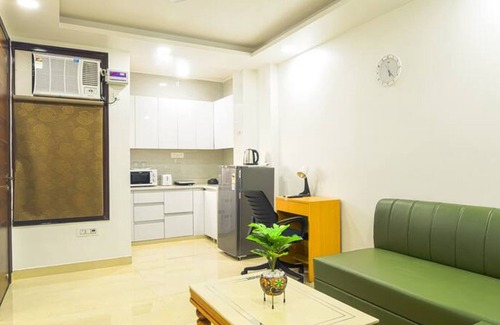 Gurugram Apartment | Cyber Retreat 1bhk With Gym and Balcony