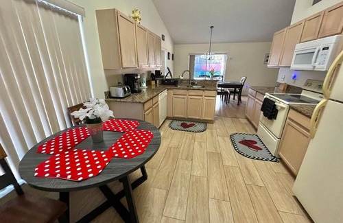 Indian Point House | CYBER WEEK WAS 180 NOW 175 Near Disney World: 4BR/2BA Pool Home + Free Internet
