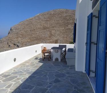 Tholaria House | Cycladic houses in rural surrounding