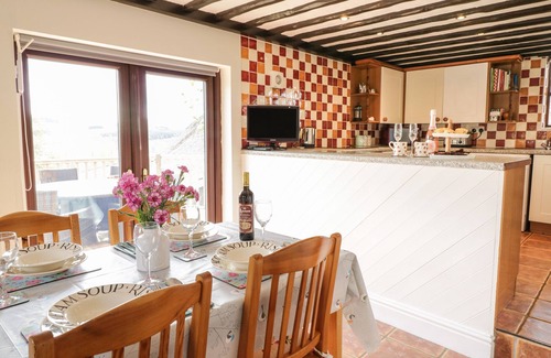 Bala Cottage | CYFFDY COTTAGE - ARAN, pet friendly, with open fire in Parc