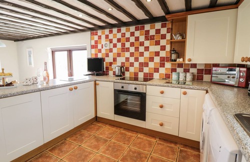 Bala Cottage | CYFFDY COTTAGE - ARAN, pet friendly, with open fire in Parc