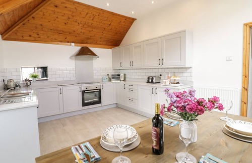 Bala Cottage | CYFFDY COTTAGE - TEGID, pet friendly, with open fire in Parc