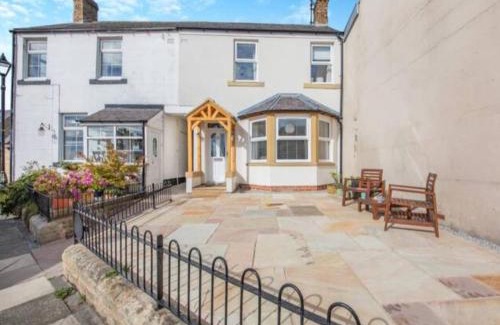 Warkworth House | Cygnet Cottage