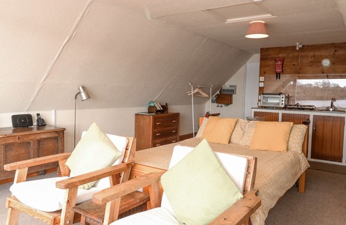 Irstead Cottage | CYGNUS BOATHOUSE, character holiday cottage in South Walsham