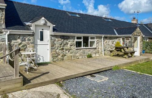 Garn Fadryn House | Cyll Y Felin Fawr 2