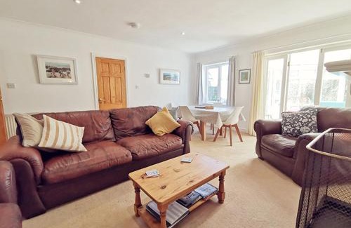 Trearddur Bay House | CYNEFIN- 3 Bed, 2 Bath-1 x En-Suite, DETCAHED BUNGLAOW- PET FRIENDLY