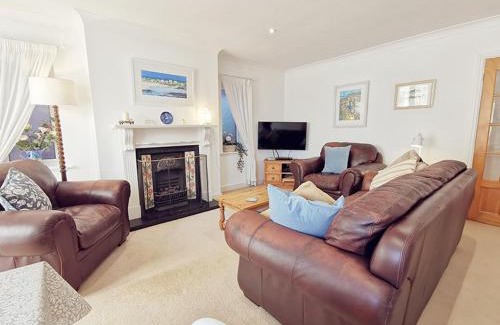 Trearddur Bay House | CYNEFIN- 3 Bed, 2 Bath-1 x En-Suite, DETCAHED BUNGLAOW- PET FRIENDLY