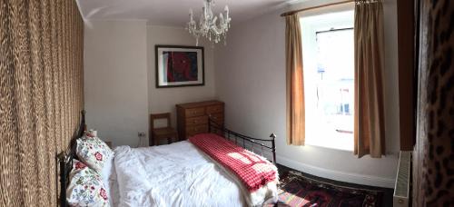 Corwen House | Cynfaen house