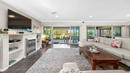 Pokolbin House | Cypress Point Lodge - The Vintage