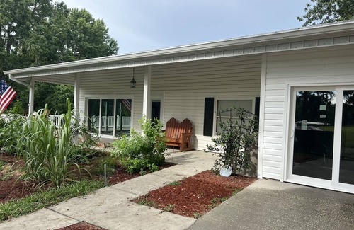 Brooksville Apartment | "Cypress Room" Event Space on working cattle ranch. Sleeps 2 (or up to 16)