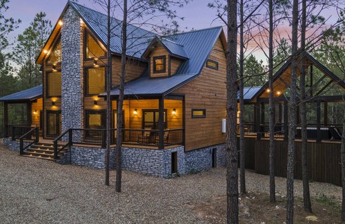 Hochatown Cabin | Cypress Valley Inn - Modern Rustic Cabin