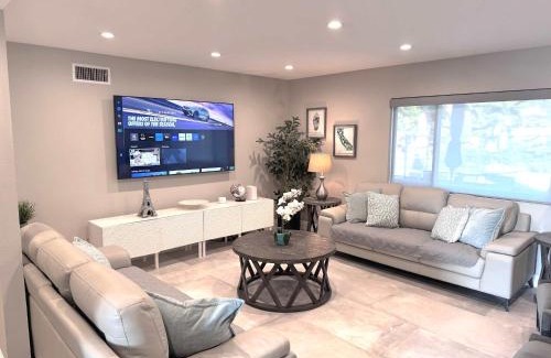 Southwest Anaheim House | Cypress Villa Disneyland 8 Bedroom 4Bath Pool Game