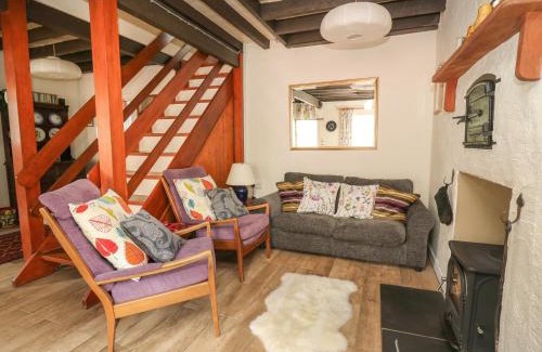 Tre Taliesin House | Cysgod Y Coed