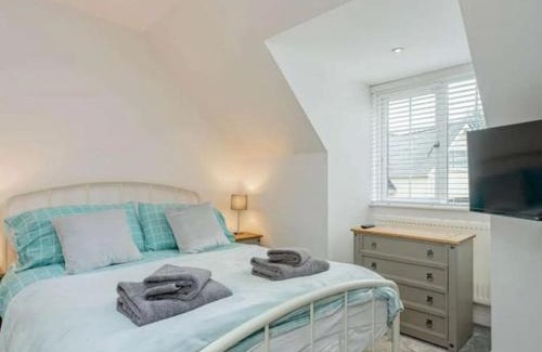 Penygroes House | Cysgod Y Dyffryn - Luxury holiday cottage sleeping 8, Hot Tub available