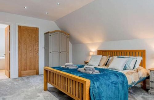 Penygroes House | Cysgod Y Dyffryn - Luxury holiday cottage sleeping 8, Hot Tub available