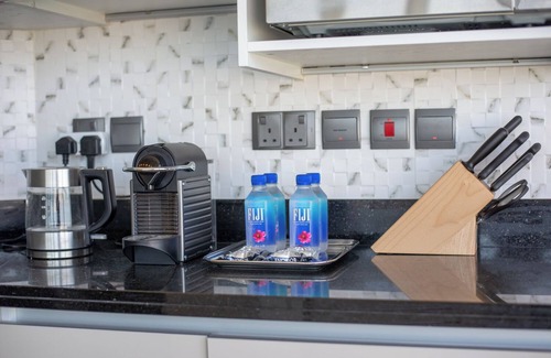 Dubai Media City Apartment | Czechin - Avani Palm View Tower