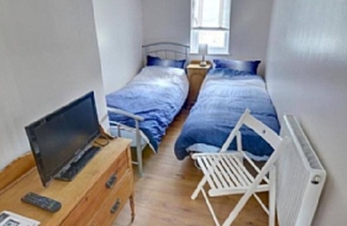 Sutton Valence Cottage | D'Arcy Spice Sleeps 6 (2 Bedrooms & a sofa bed)