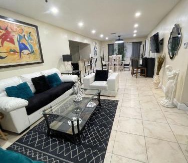 Highland Garden House | D&B Paradise Near Airport and Beaches