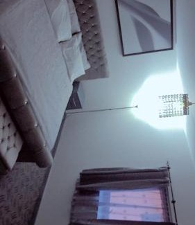Streatham Apartment | D'Chin Dorcelle Suite