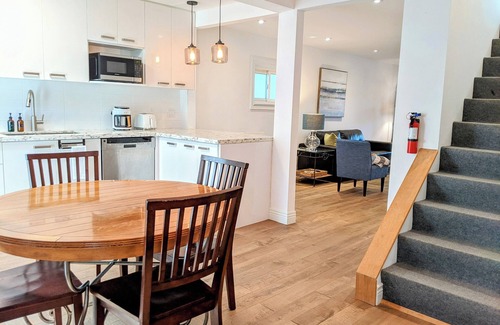 New Toronto House | D&D Hideaway in South Etobicoke. Cozy 3-BR Home w/ Garden Nr Lake & Parks.