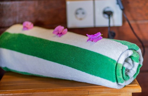 Mushroom Bay Bed & Breakfast | D'Muncuk Huts Lembongan