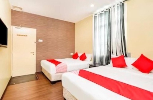 Taman Desa Tebrau Hotel | D Pine Trees