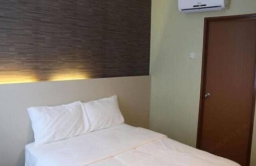 Taman Desa Tebrau Hotel | D Pine Trees